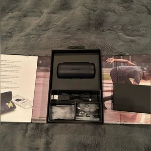 Bose wireless headphones. Gently used